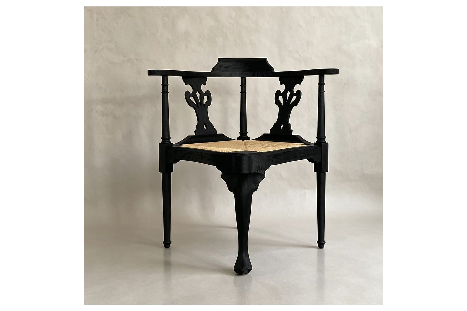 CORNER CHAIR