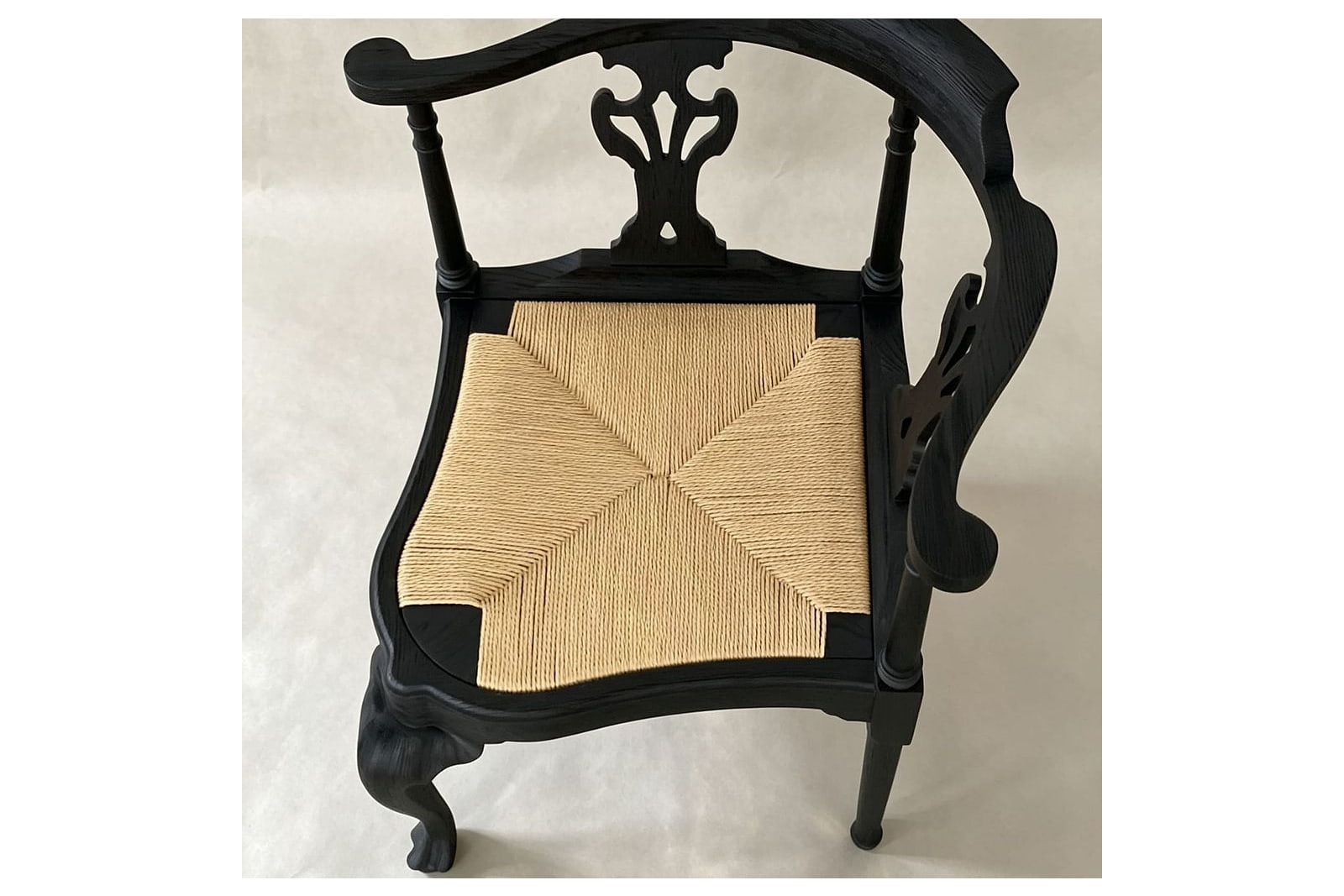 CORNER CHAIR
