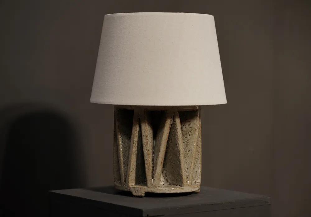 “V” Lamp, Lichen 	